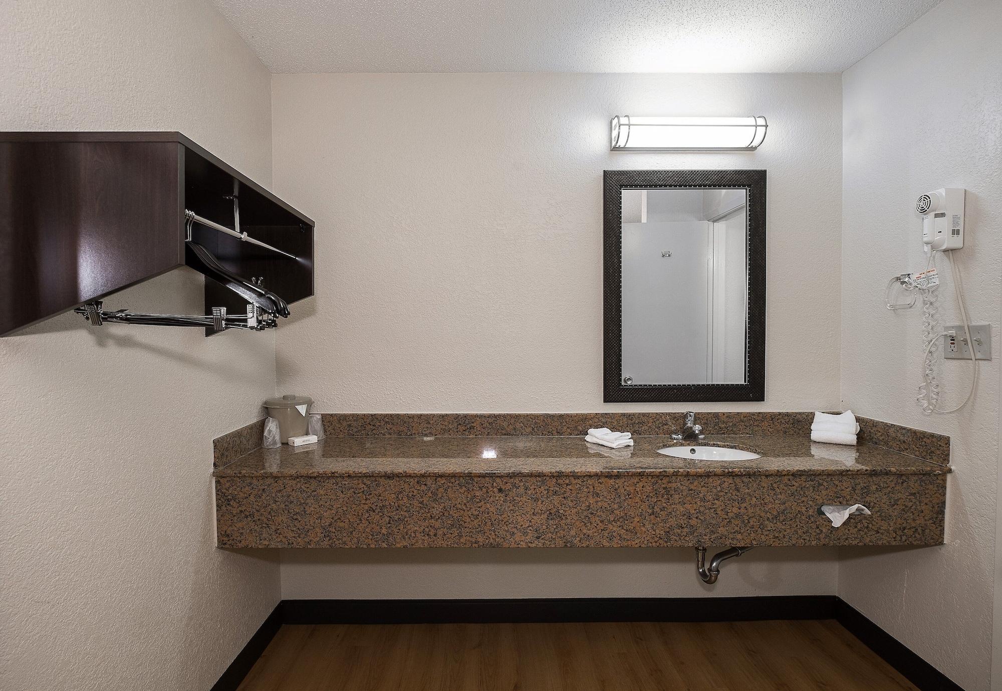 Red Roof Inn Bloomington - Normal/University Екстериор снимка