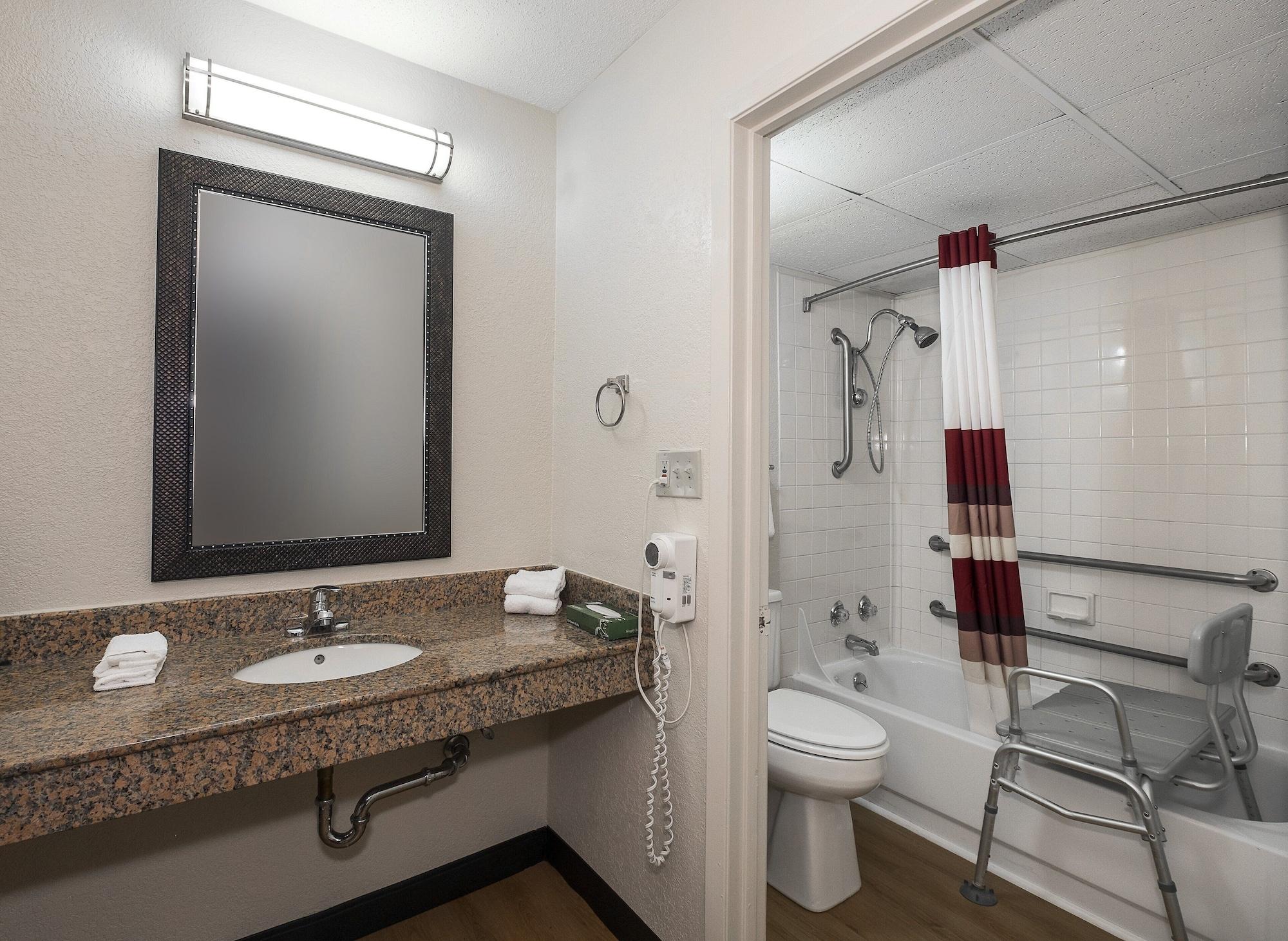 Red Roof Inn Bloomington - Normal/University Екстериор снимка
