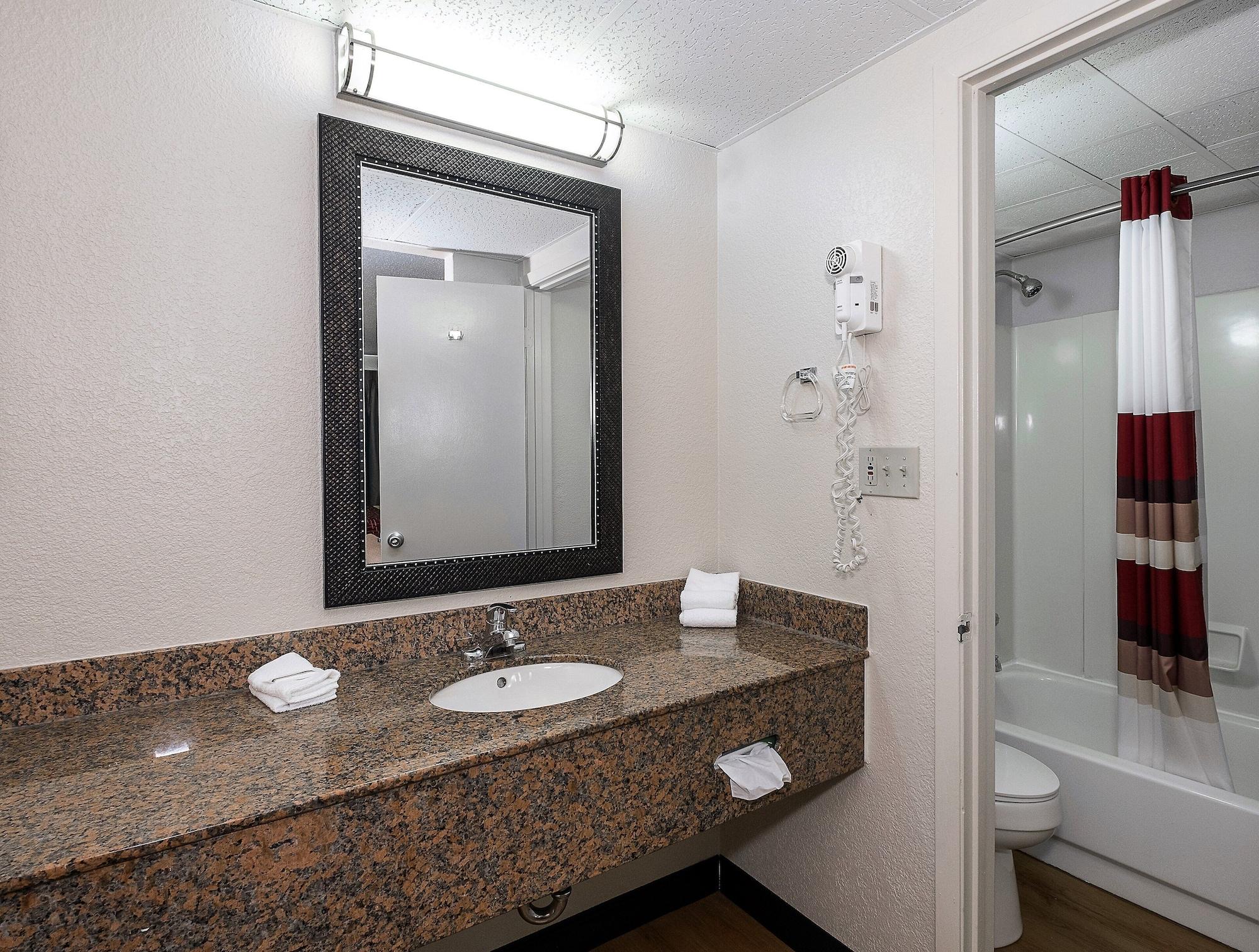 Red Roof Inn Bloomington - Normal/University Екстериор снимка