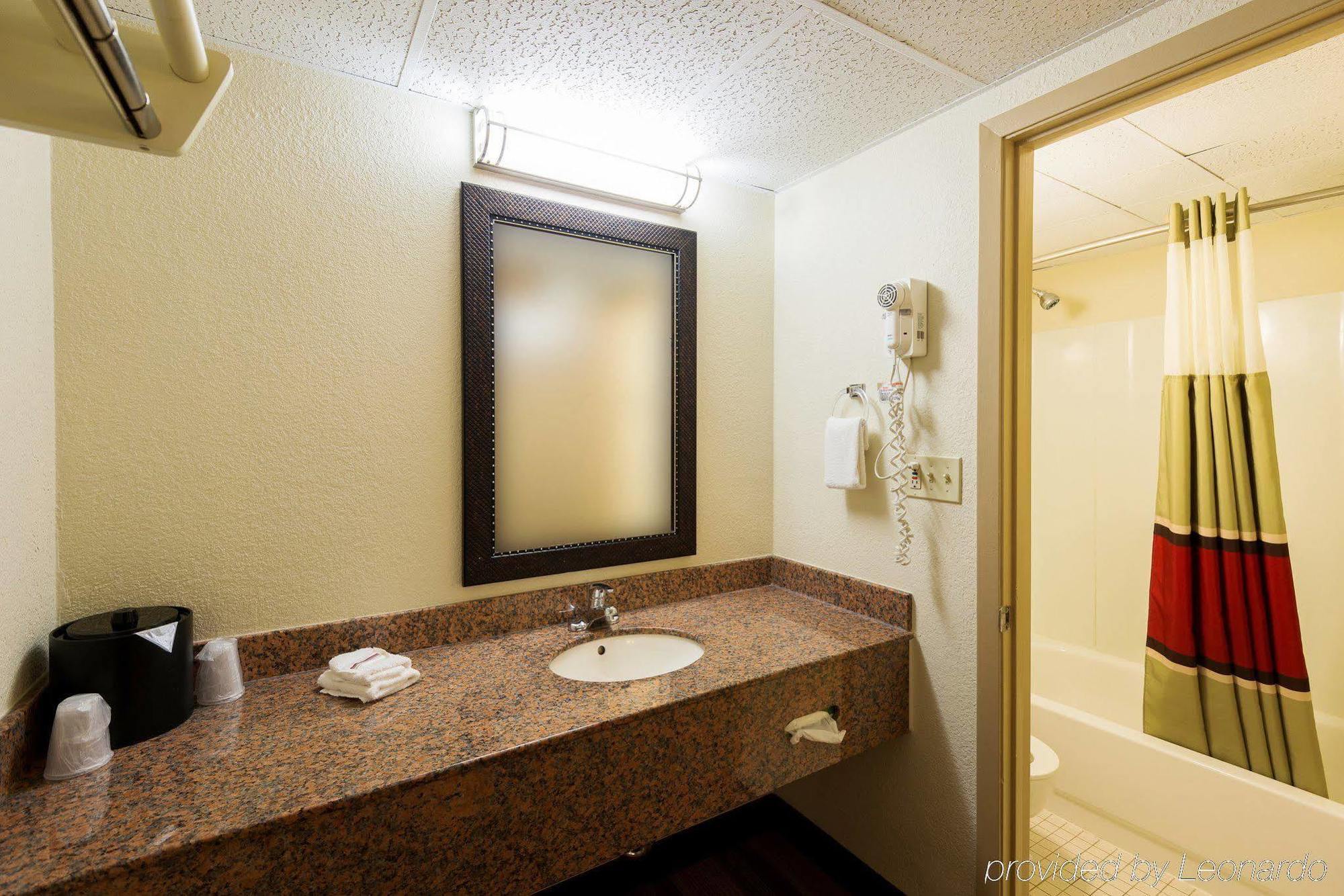 Red Roof Inn Bloomington - Normal/University Екстериор снимка