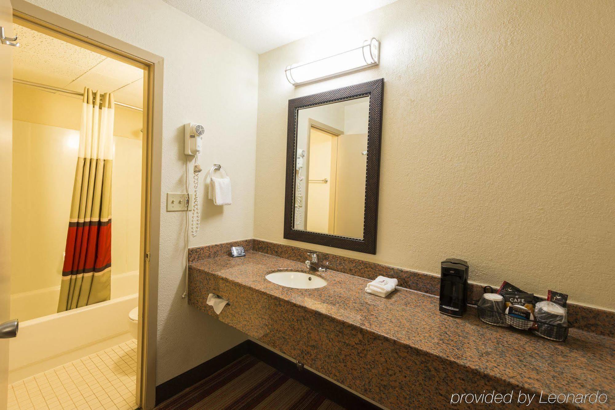 Red Roof Inn Bloomington - Normal/University Екстериор снимка