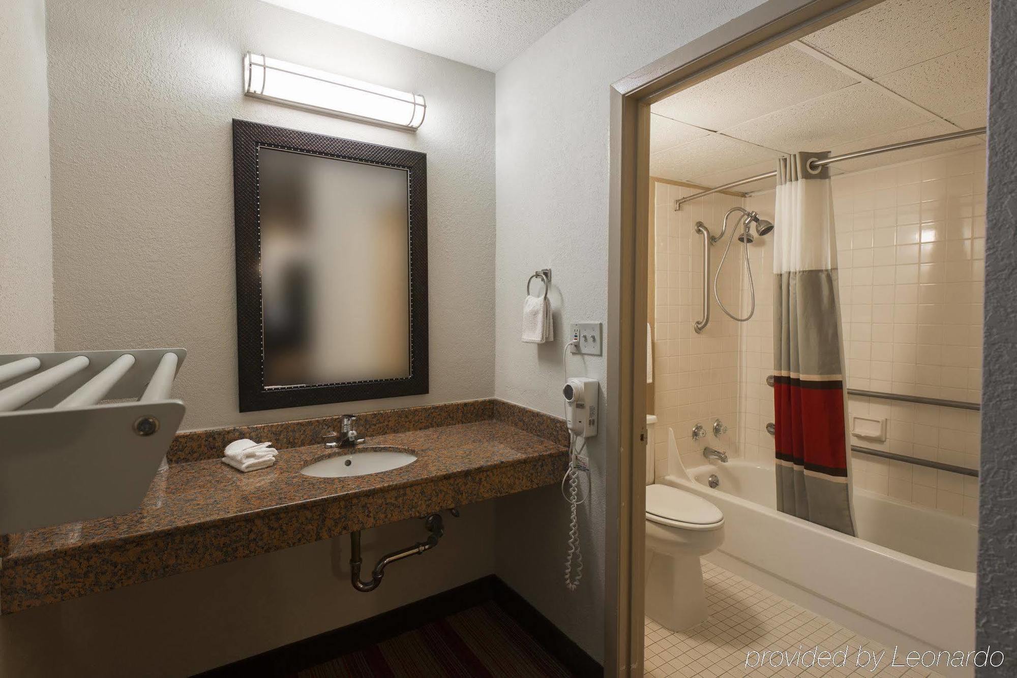Red Roof Inn Bloomington - Normal/University Екстериор снимка